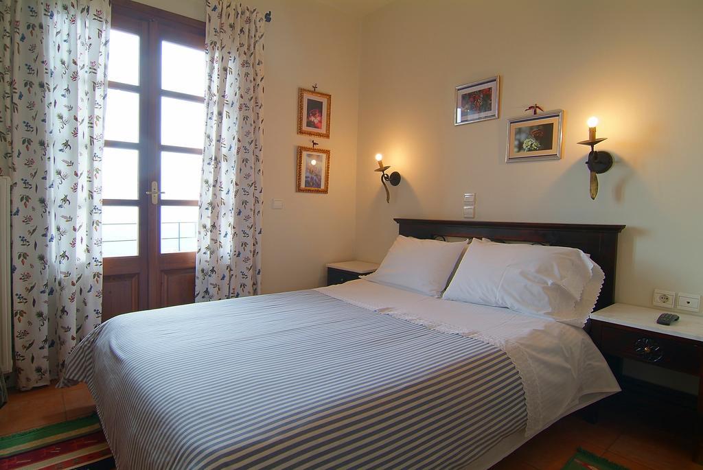 Nefeles Hotel Arachova Eksteriør billede